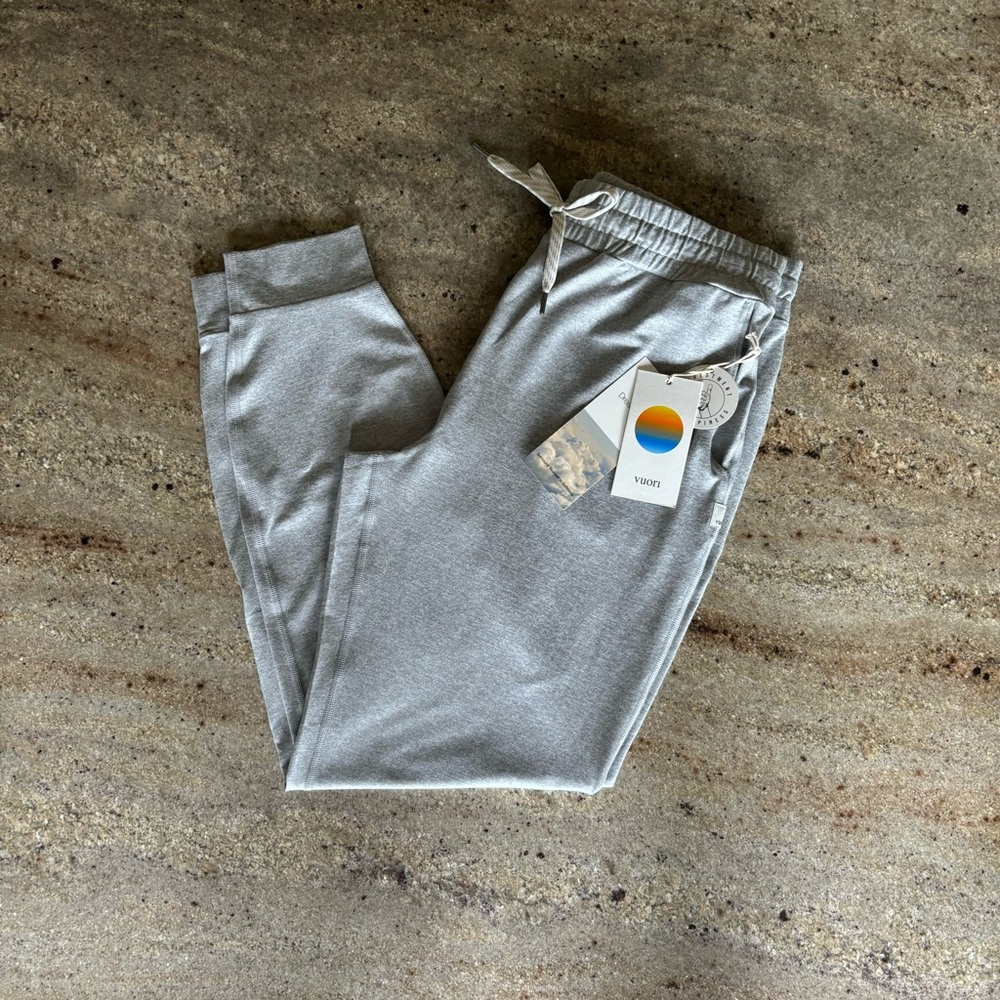 NWT Vuori Performance Jogger Size Small LONG Pale Grey Heather